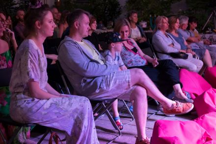 Zbliżenie na publiczność.