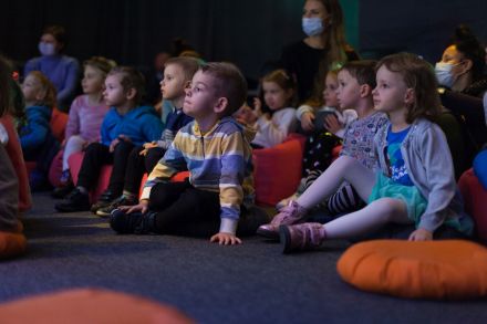 Dzieci na widowni.