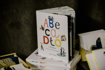 Okładka książki "Abecadło".