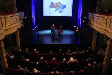 Scena widoczna z oddali,