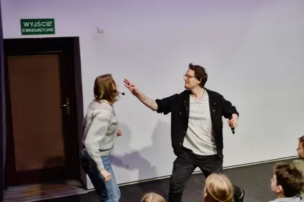 Kobieta z mężczyzną kłócą się.