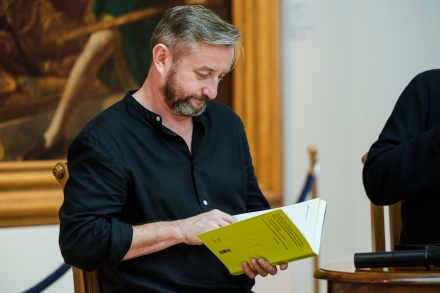 Autor czyta fragment swojej książki.