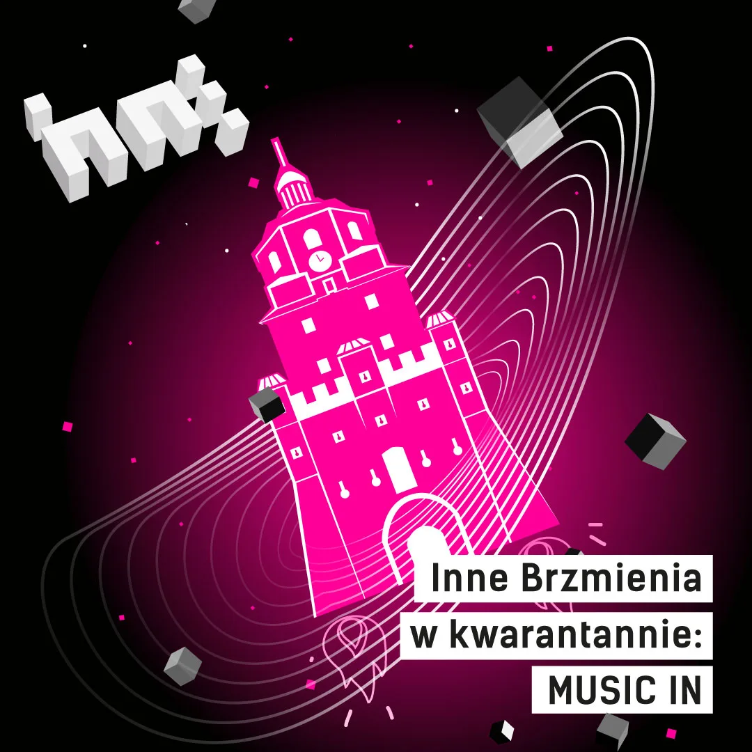 Czarno-różowa grafika. W lewym górnym rogu biały napis "Inne" w formie 3d. Na środku różowa ilustracja lubelskiej Bramy Krakowskiej. W prawym dolnym rogu czarny napis na białym tle " Inne Brzmienia w kwarantannie: MUSIC IN". W tle rozsypane czarne sześciany tworzące wrażenie przestrzeni na czarnym tle.