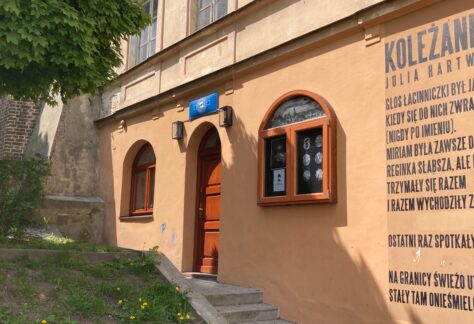 zdjęcie przedstawia budynek Warsztatu Fotograficznego Warsztatów Kultury w Zaułku Hartwigów