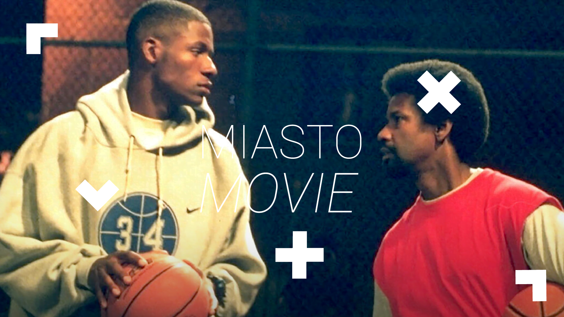 Kadr z filmu. Dwaj ciemnoskórzy mężczyźni grają w koszykówkę. Na środku logo Miasta movie.