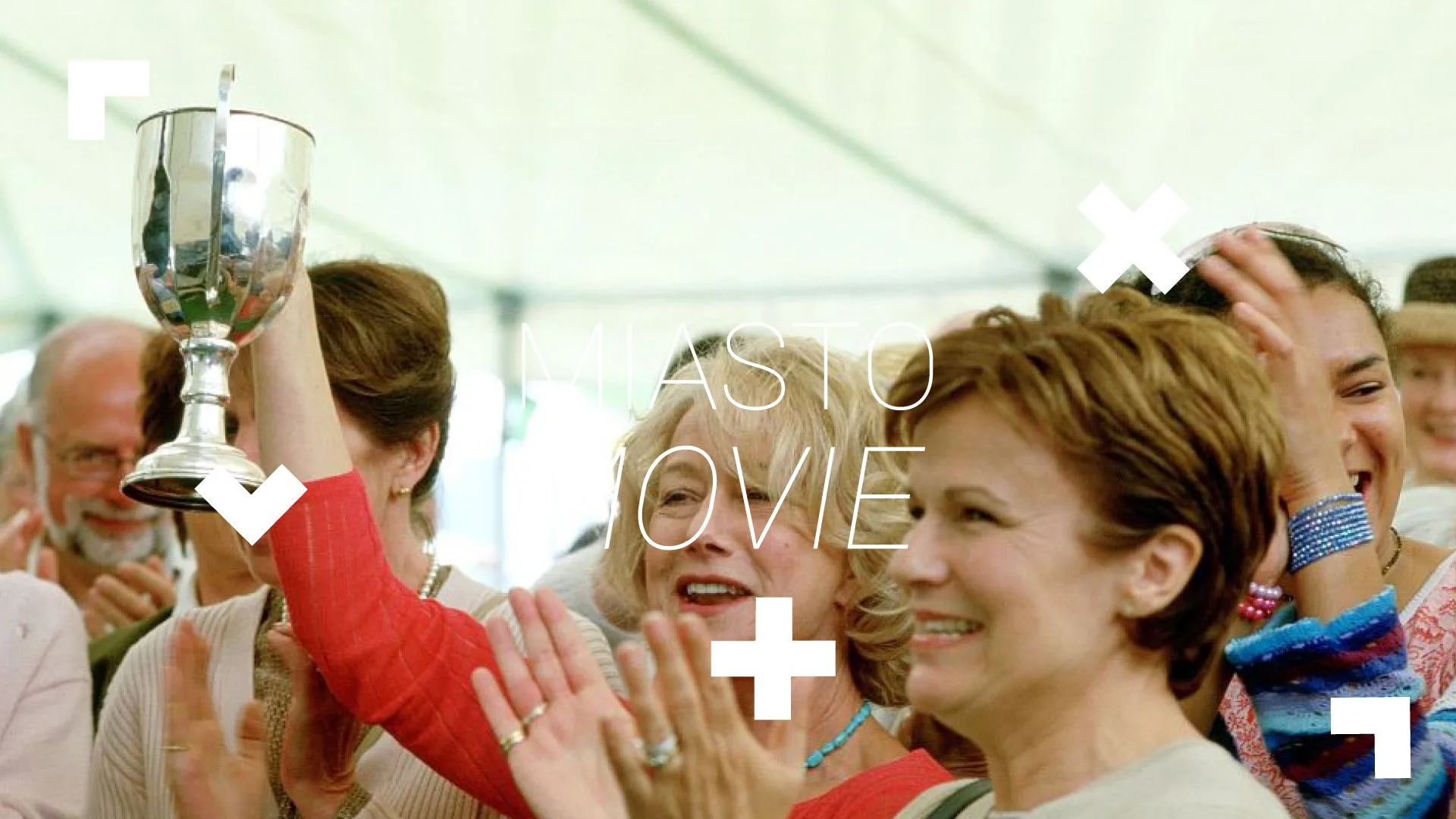 Dwie kobiety ubrane elegancko.