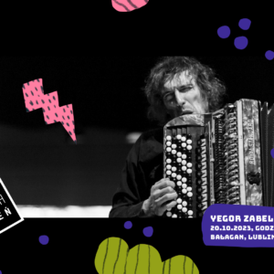 Yegor Zabelov gra na akordeonie. Napis: Yegor Zabedov. 20.10.2023, godz. 19.00, Bałaga Lublin.
