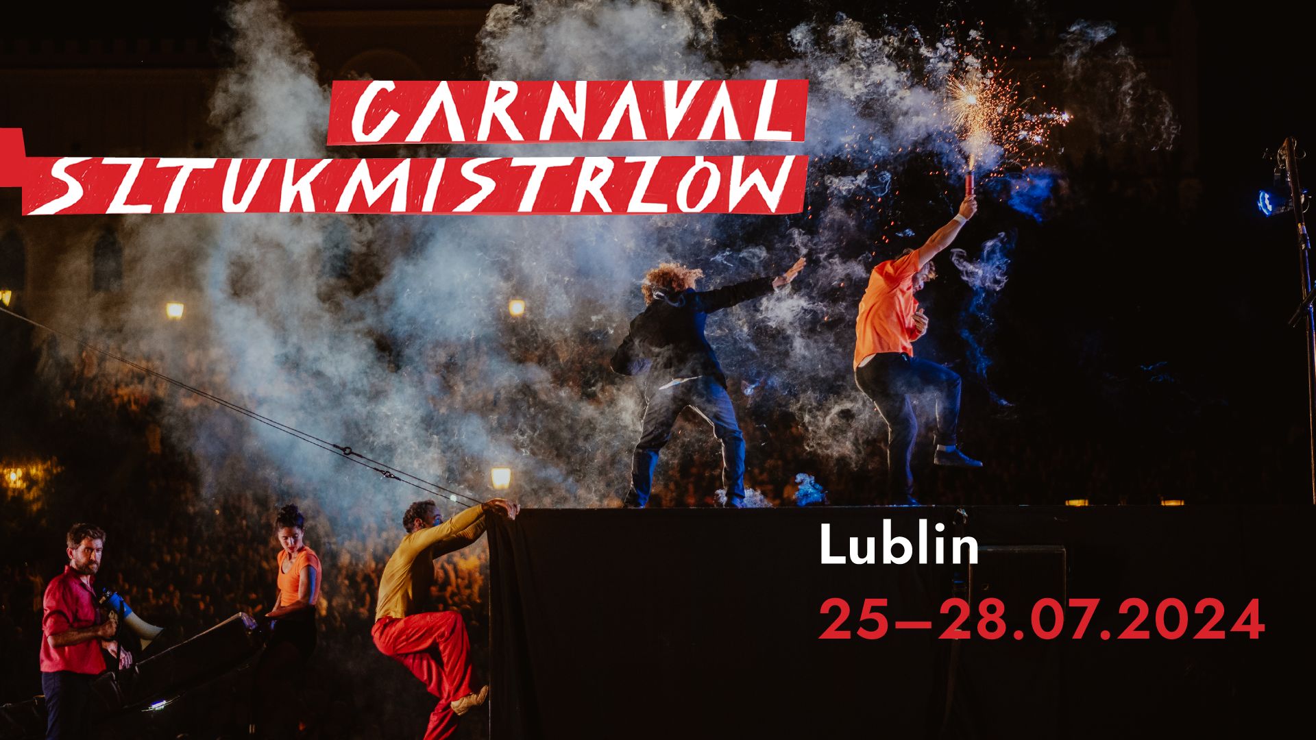 Artyści skaczą po rampie samochodu. Mają w rękach race. Logo Carnavalu Sztukmistrzów. Napis: Lublin 25-27.07.2024