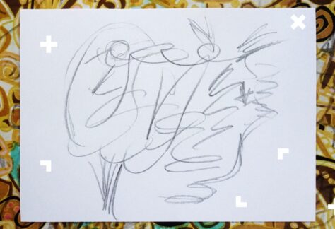 Zapowiedź wystawy. Na kartce są narysowane drzewo i bohomazy ołówkiem.