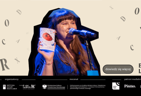 Zdjęcie kobiety, która trzyma w ręce książkę. Zapowiedź wydarzenia z serii Echo Liter.