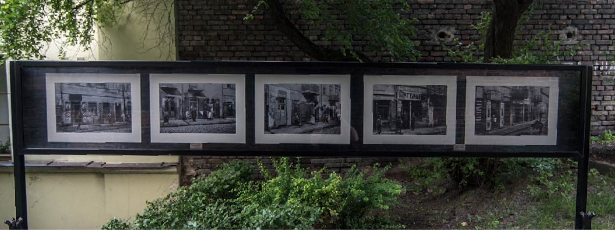 Wystawa zdjęć w Zaułku Hartwigów.