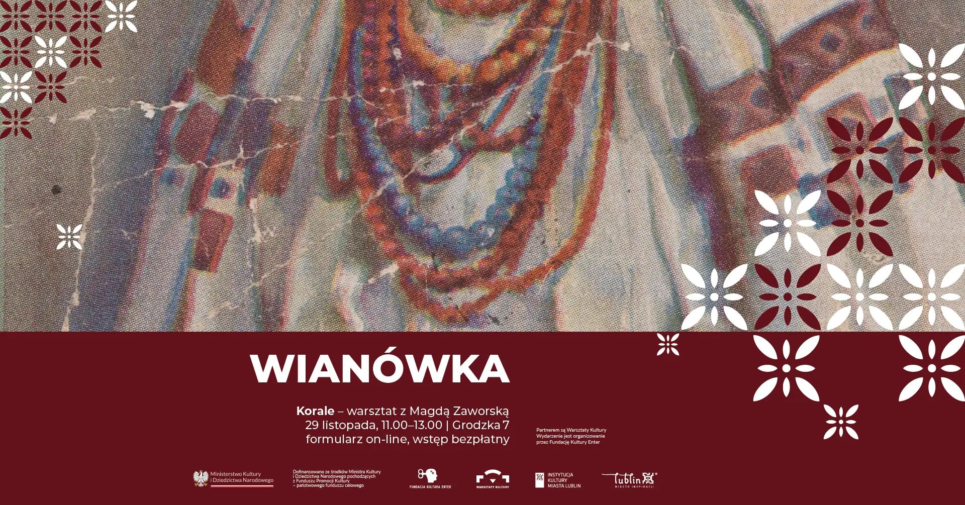 Na wyblakłym obrazie widać korale zawieszone u kobiety na szyi. Nie widać jej głowy.