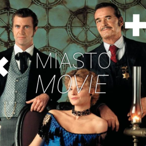 Kobieta w sukni siedzi na fotelu. Za nią stoją dwaj mężczyźni w garniturach. Na środku logo Miasta Movie.