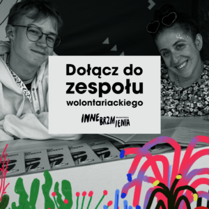 Czarno-białe zdjęcie wolontariuszki i wolontariusza oraz napis: Dołącz do zespołu wolontariackiego. Inne Brzmienia.