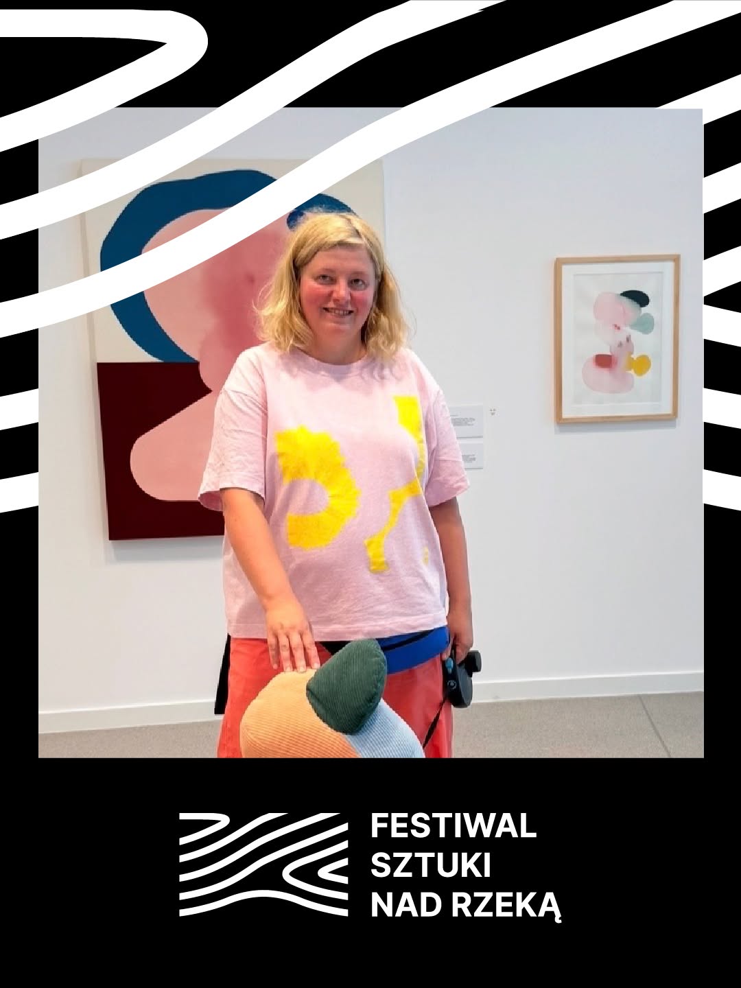 Basia Bańda Zdjęcie uśmiechniętej kobiety i napis: Festiwal sztuki nad rzeką.