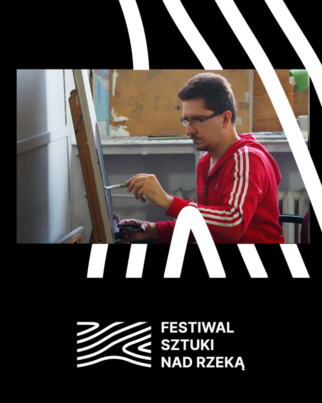 Przybylski Mężczyzna maluje obraz. Napis: Festiwal sztuki nad rzeką.